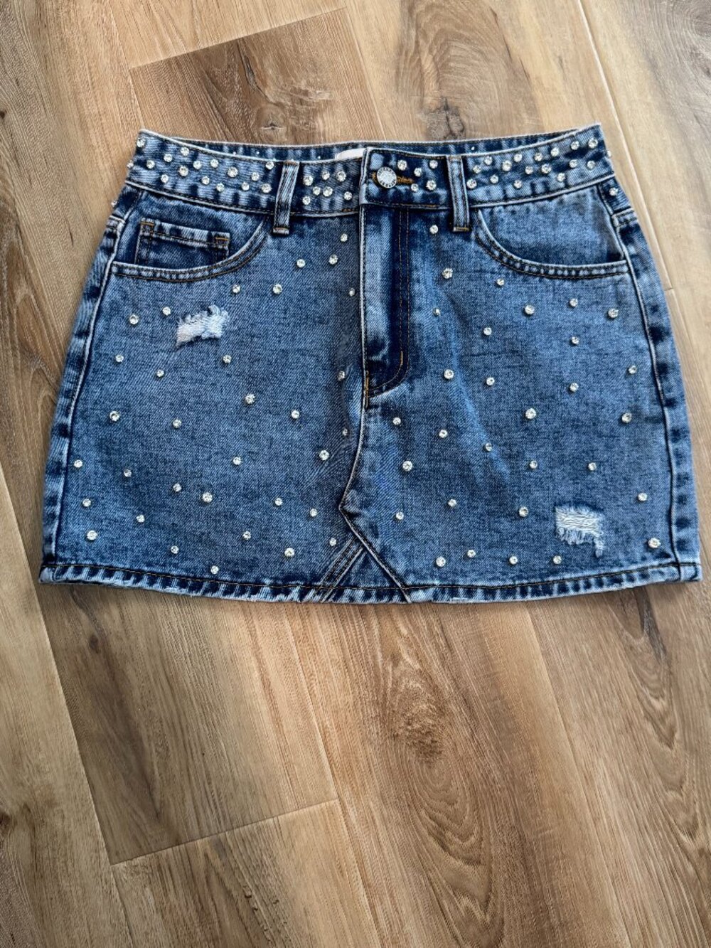 Veveret Embellished Mini Skirt – Size M – Perfect for Country Concerts 🤠✨